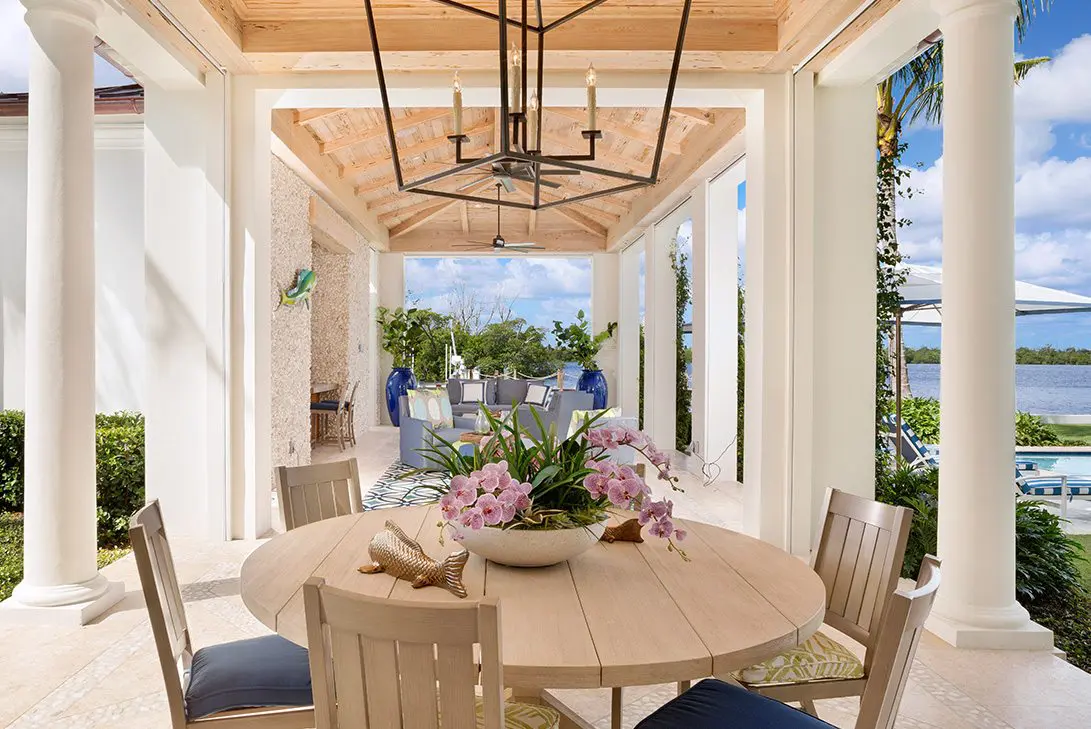 Contemporary Design Elegant Lakefront in Palm Beach Loggia