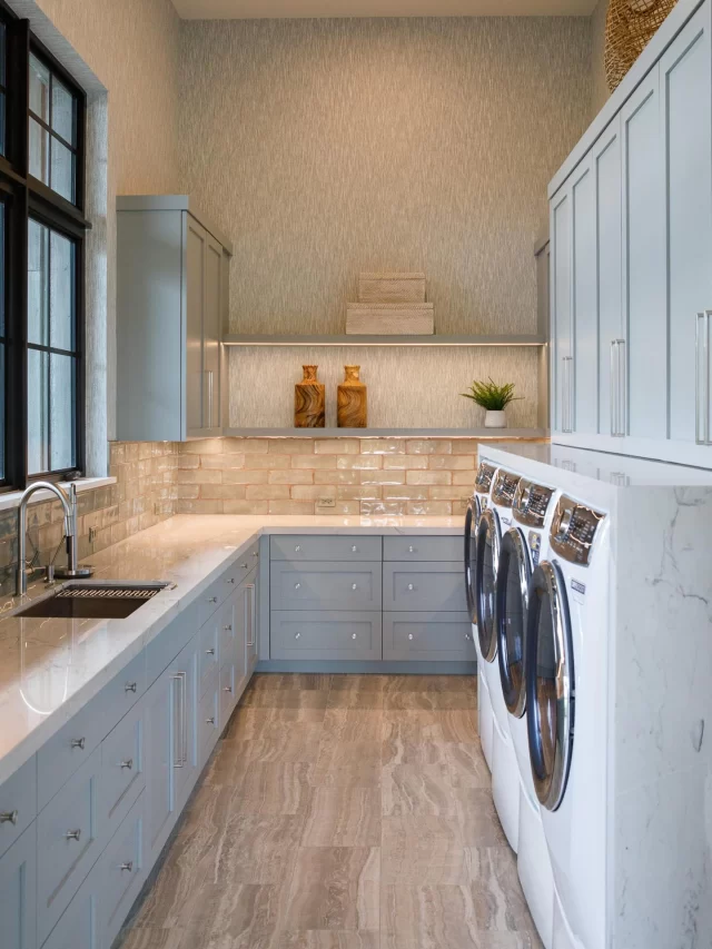 Laundry day isn’t so bad in this pretty space! 🧺 #laundry #laundryroom #laundryroomdesign #interiordesign #luxuryhomes #sherwinwilliams #unusualgray