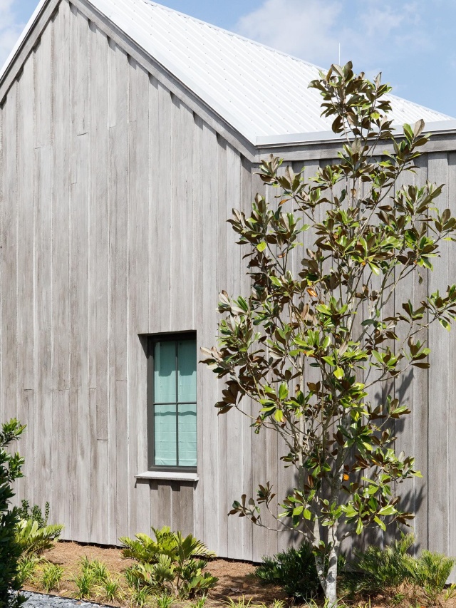 A perfect blend of raw textures and sleek design—modern rustic at its finest. #modernrustic #ranchdesign #interiordesign #pinecreeksportingclub #okeechobee #exteriordesign #outdoorliving