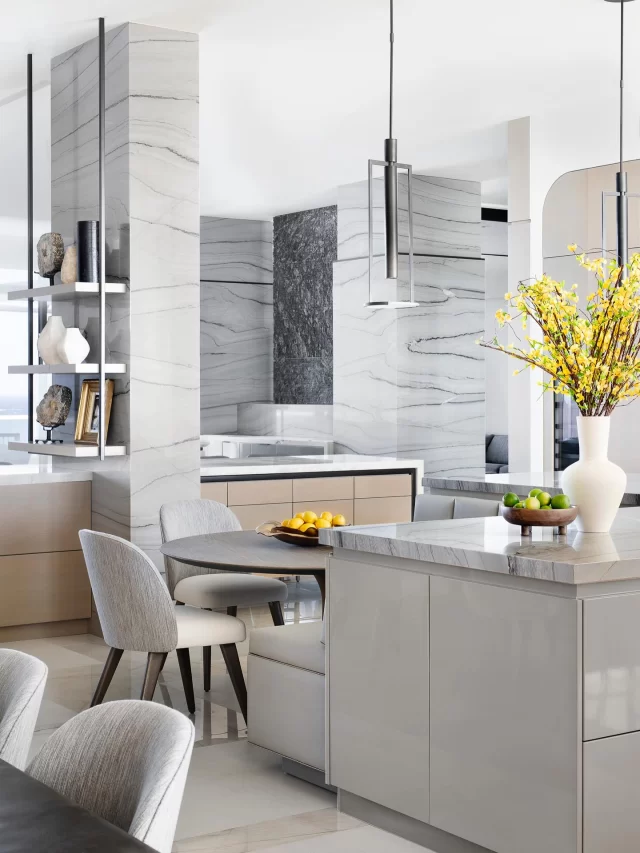 Golden 💛 #kitchendesign #luxurykitchen #condokitchen #interiordesign #highrise #penthousekitchen #penthouse #bocaraton#bocabeachclub #oceanblvd