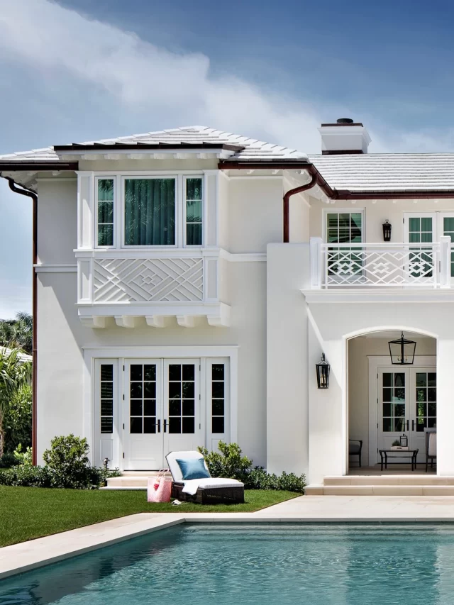 If you need us we’re out back! 💦 #summer #outdoorliving #palmbeach #luxuryhomes #luxurybackyards