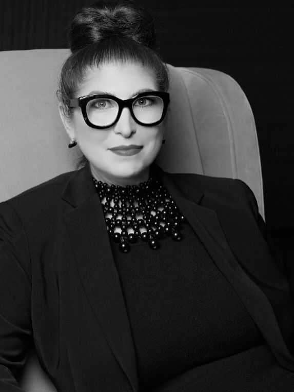 Meet the Leadership Team! Kathryn Dunagan, Vice President, has been with the firm since 1997. A graduate of Florida State University @fsu_iad with a degree in Interior Design and a minor in Studio Art, Kathryn blends artistic intuition with over 25 years of hands-on experience. Her rare talent lies in balancing bold creativity with the rhythm of real-world deadlines—bringing ideas to life while elevating the client experience.
As Creative Director of the Marc Thee brand, Kathryn translates vision into form—turning inspiration into products that speak the language of design. Her longtime collaboration with Marc Thee is built on trust, shared passion, and a deep-rooted love for the art of creation. Together, their synergy fuels collections that are not only beautiful, but meaningful. #meettheteam #interiordesign #leadership #interiordesigner