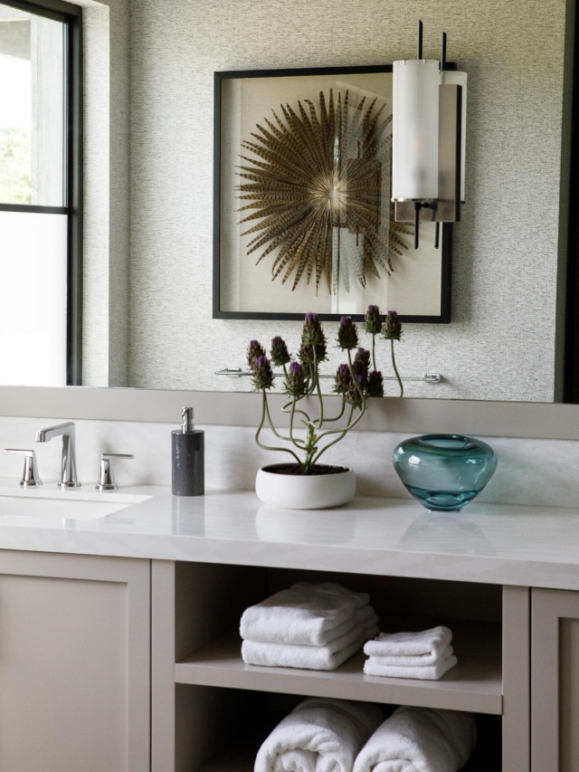 Give your guests the gift of comfort #guestroom #guestbathroom #bathroom #bathroomdesign #pinecreek #luxuryhomes #interiordesign