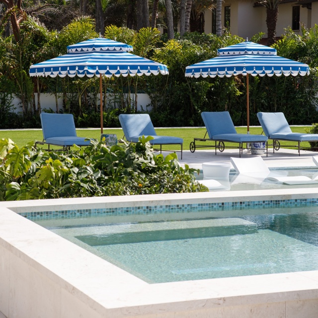 Summer Fridays ☀️ #palmbeach #palmbeachliving #pooldesign #outdoorliving