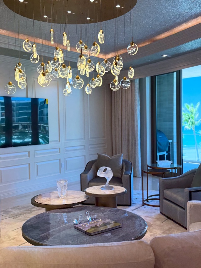 All in the details ✨ Installing a beautiful custom residence over at @stregislongboatkey #install #behindthescenes #interiordesign #longboatkey #stregis #stregislongboatkey
