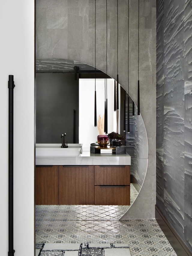 Mirrors bend perception, expand light, and reshape interiors - one reflection at a time ✨🪩 #bathroomdesign #mirror #mirrors #interiordesign #reflection #luxuryhomes #jupiterfl #bearsclub