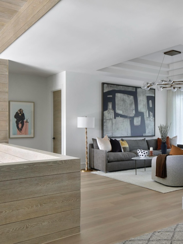 This upstairs loft design brings together airy openness, modern flair, and a touch of cozy sophistication. #loft #upstairsloft #loftdesign #interiordesign #jupiterfl #luxuryhomes
