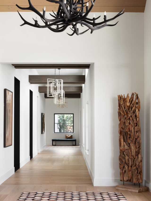 Rustic roots with a contemporary twist ✔️ #rusticmodern #pinecreeksportingclub #pinecreek #ranchdesign #interiors #interiordesign #luxuryhomes
