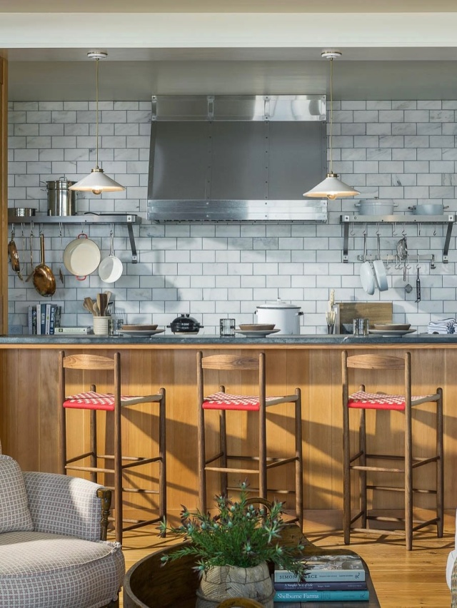Tradition tastes better in here. #tradhome #traditional #traditionalhome #traditionalkitchen #kitchendesign #kitchen #newhampshire #lakehouse