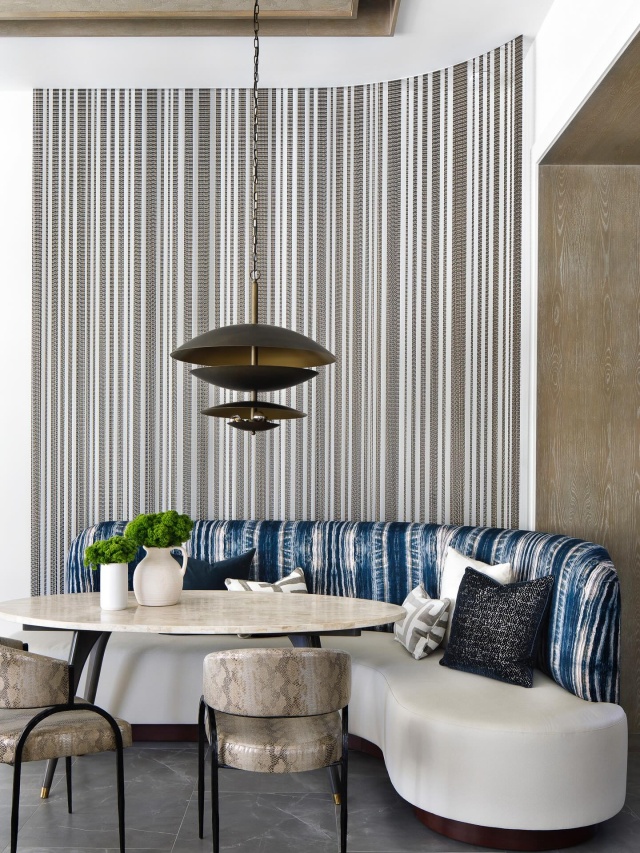 Where mornings begin and coffee works its magic ☕️ #jupiter #breakfastnook #breakfastroom #bearsclub #interiordesign #luxuryhomes