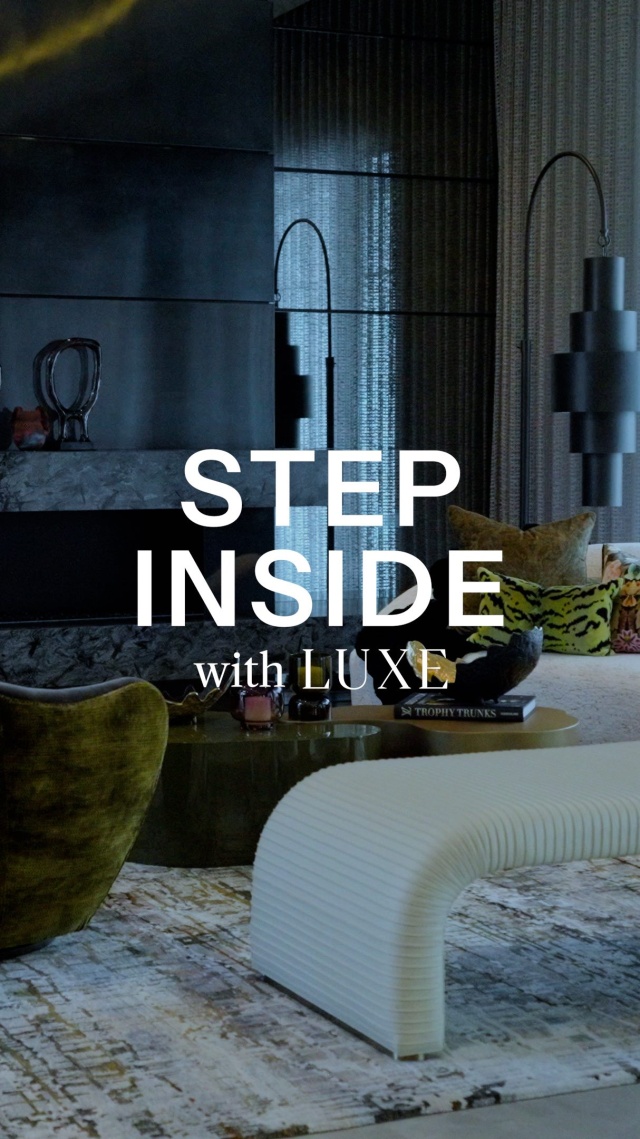 Step inside this stunning new dream home in Jupiter, FL! @marctheebrand teamed up with @luxemagazine to take us on an exclusive tour and point out all the design details. 🔑 Full video link in bio. #stepinside #luxemagazine #bearsclub #jupiterfl