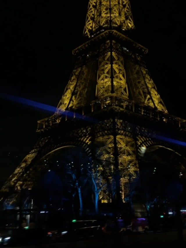 Mark is having a blast in Paris with @kravet1918 for Deco Off! 🇫🇷✨ @markjtremblay #decooff #paris #kravet #maisondobjet