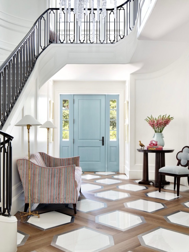 Welcome in ✨ #foyer #entryway #palmbeach #interiordesign #luxuryhomes