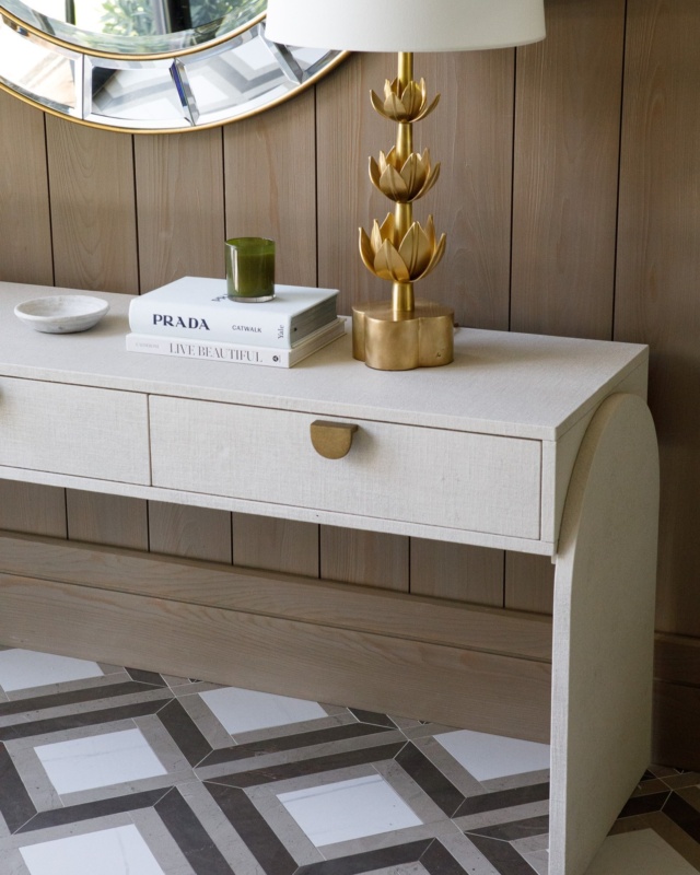 Lina Wrap by  @marctheebrand for @audreylanetile  is an instant classic 🤎 Who else is loving the brown trend in design? #tiledesign #audreylanetile  #entrywaydesign