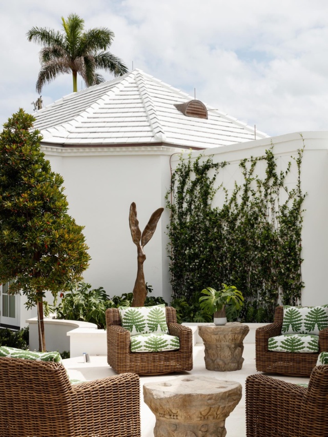 This is what spring break looks like in our world ☀️🌴 #springbreak #interiordesign #luxuryhomes #outdoorliving #palmbeach