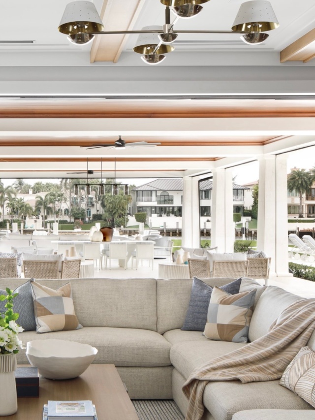 Seamlessly blurring the lines between indoors and out. #outdoorliving #indooroutdoor #luxuryhomes #interiordesign #bocaraton