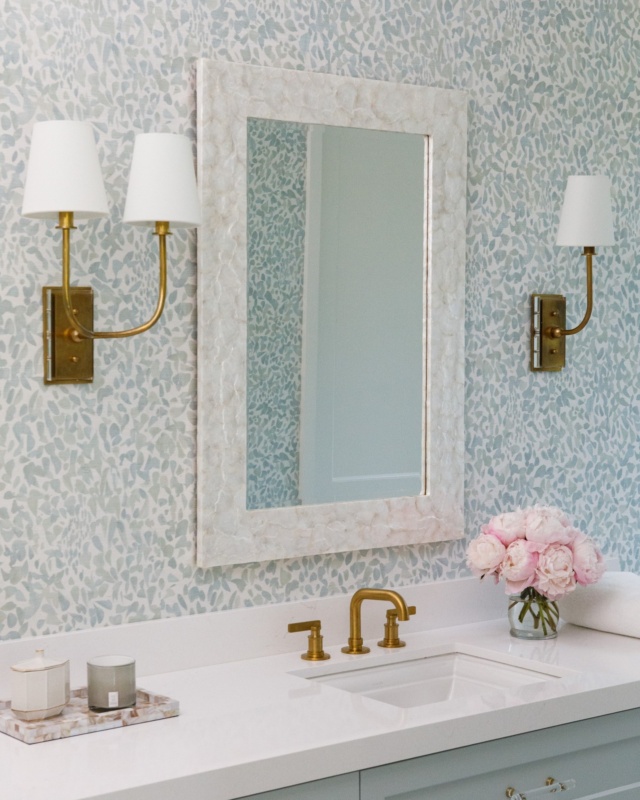 An effortless way to elevate a guest bath: fresh blooms. #interiordesign #luxuryhomes #guestbath #floridahomes